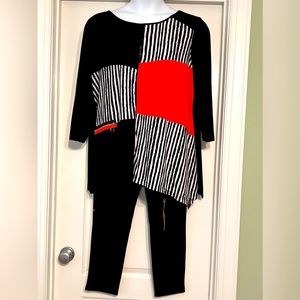 Ali Miles topper. Polyester. Machine washable. 1X